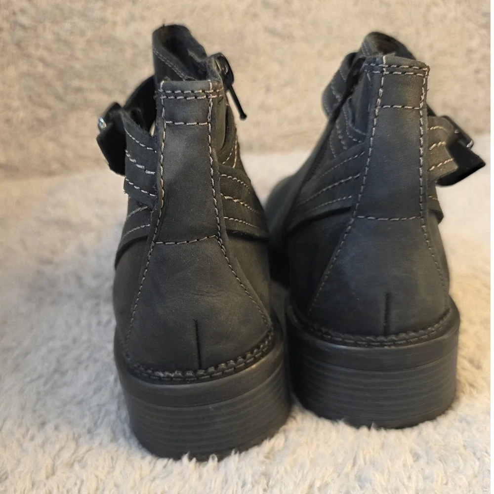 Clarks Black Leather Ankle Boots Buckle Strap‎ Zipper Women's Size 6.5 NEW